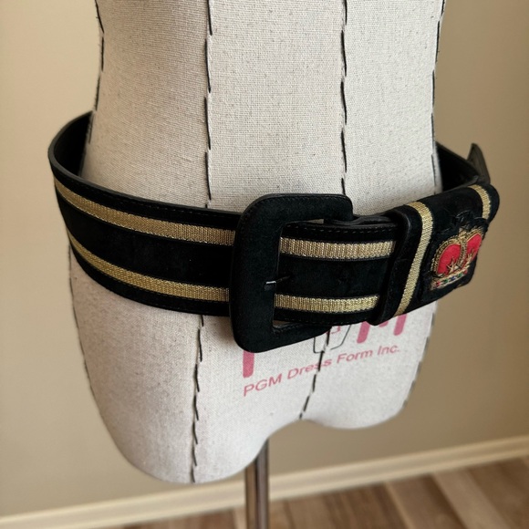 Vintage 80s Black Suede Crown Belt Karen Kane Crest Preppy Classic - Picture 8 of 11